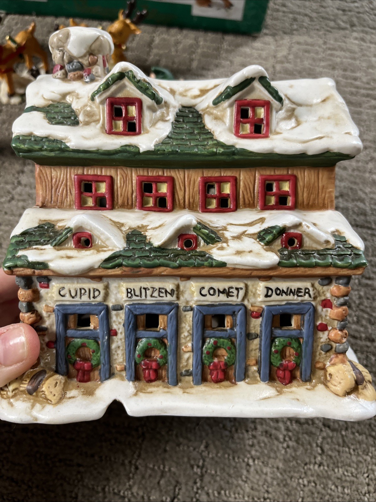 Christmas On main street Reindeer Stable Elf 7 Pc Vintage Village Rare Read