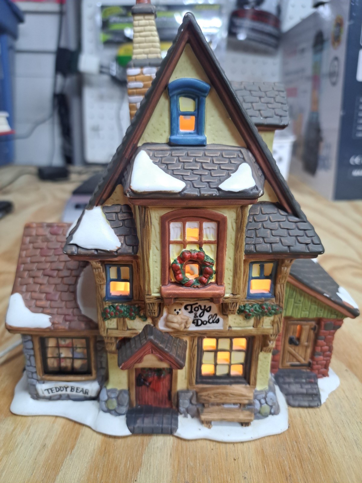 The Calico Cat Toy Shop Santas Workbench Collection O’Well Light 1999 No Box