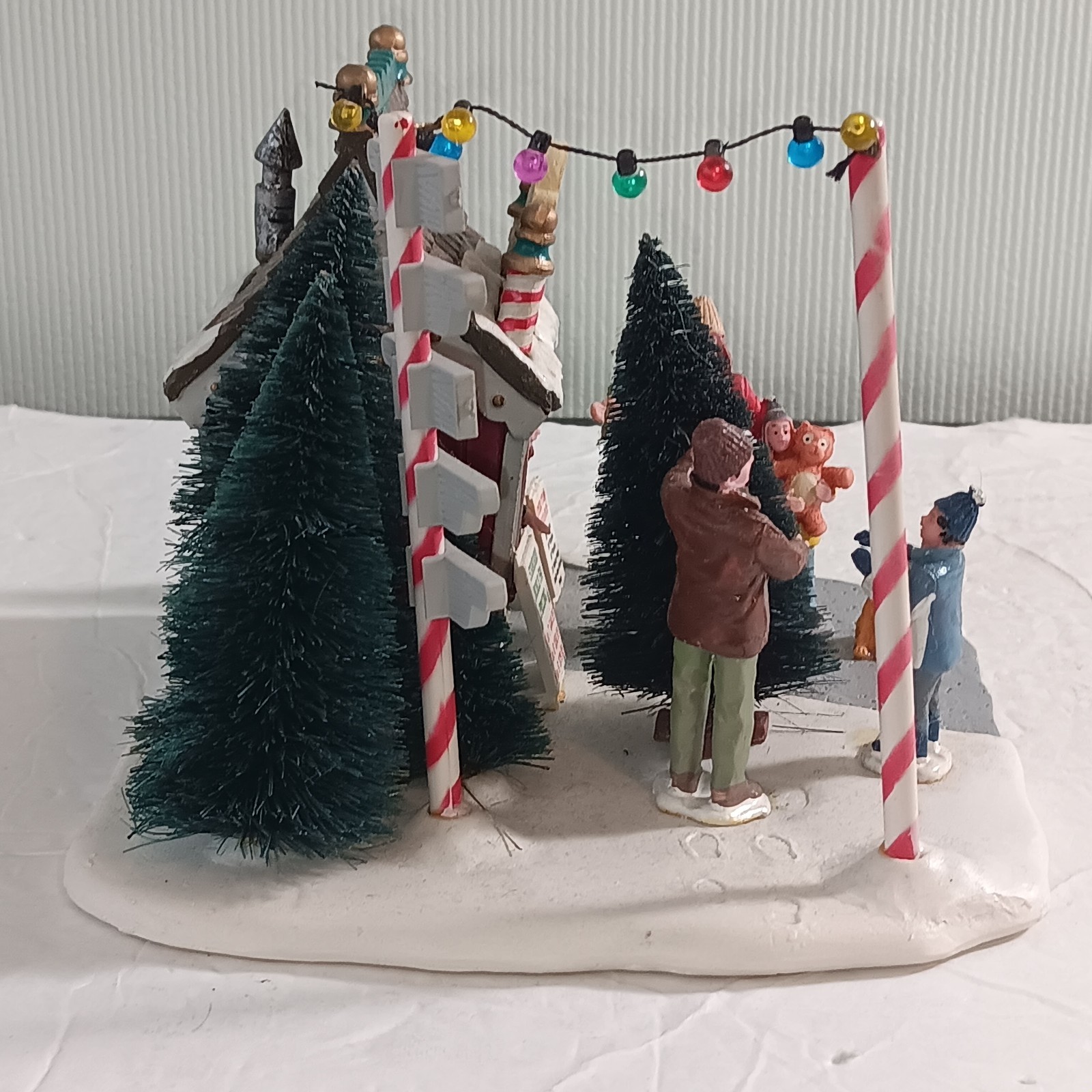 LEMAX St. Nicholas’s Tree Lot 3D Village Family Christmas Scene