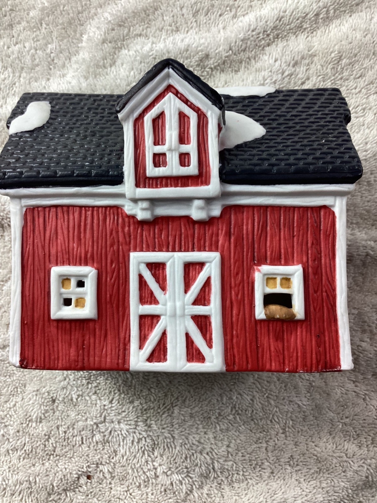 Dickens Keepsake 1995 Red/White Ceramic Barn*Snow Accents*Christmas Display*EUC