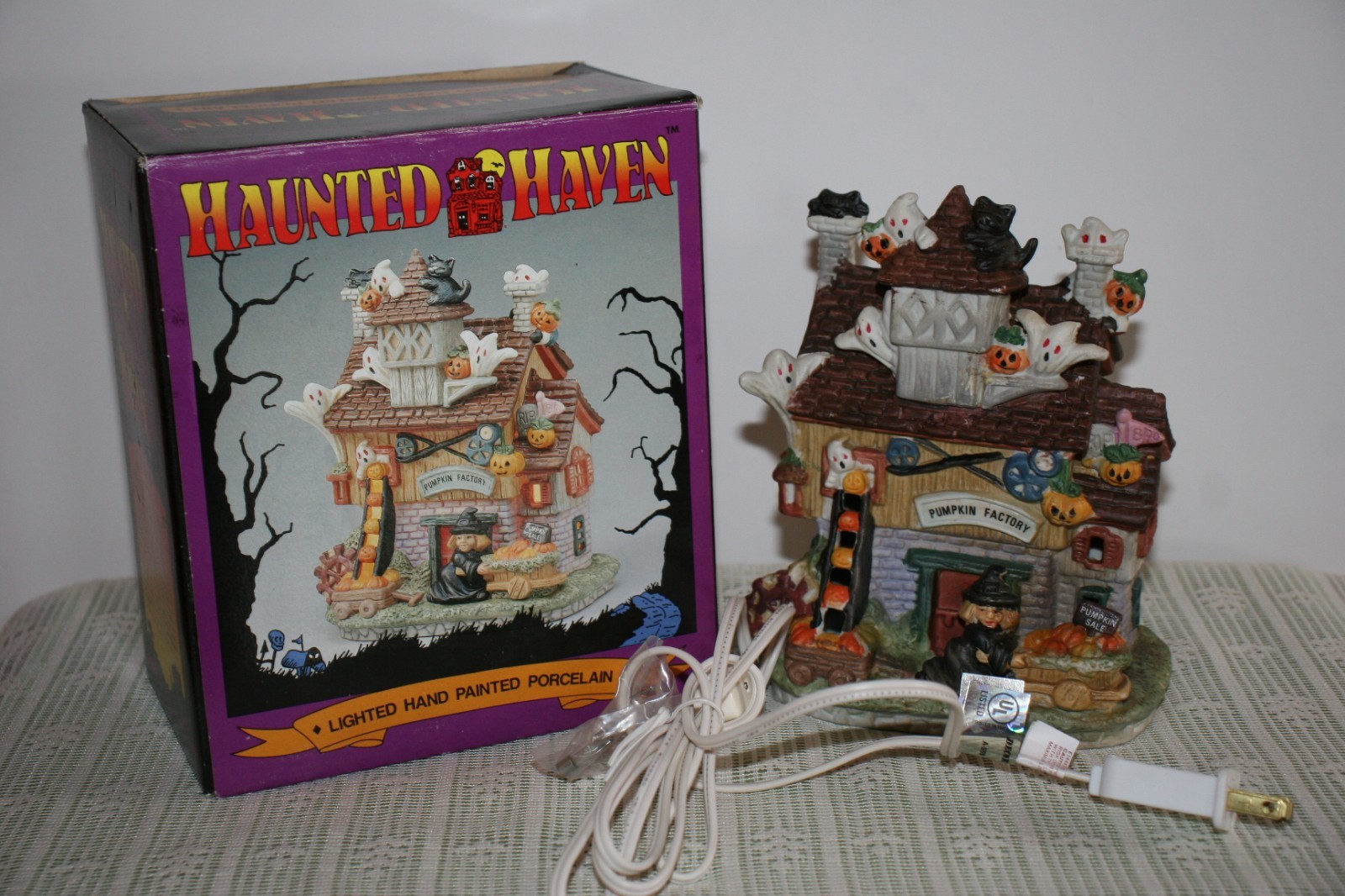 Haunted Haven “PUMPKIN FACTORY” Halloween Porcelain House Light up has Box