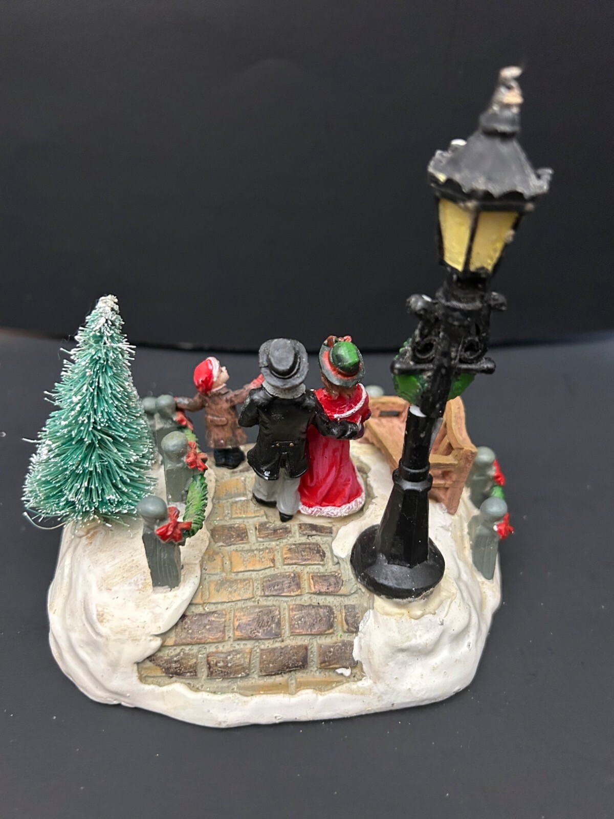 Department 18 Family In Park 2007 Vintage Collection Figurine Christmas Decor