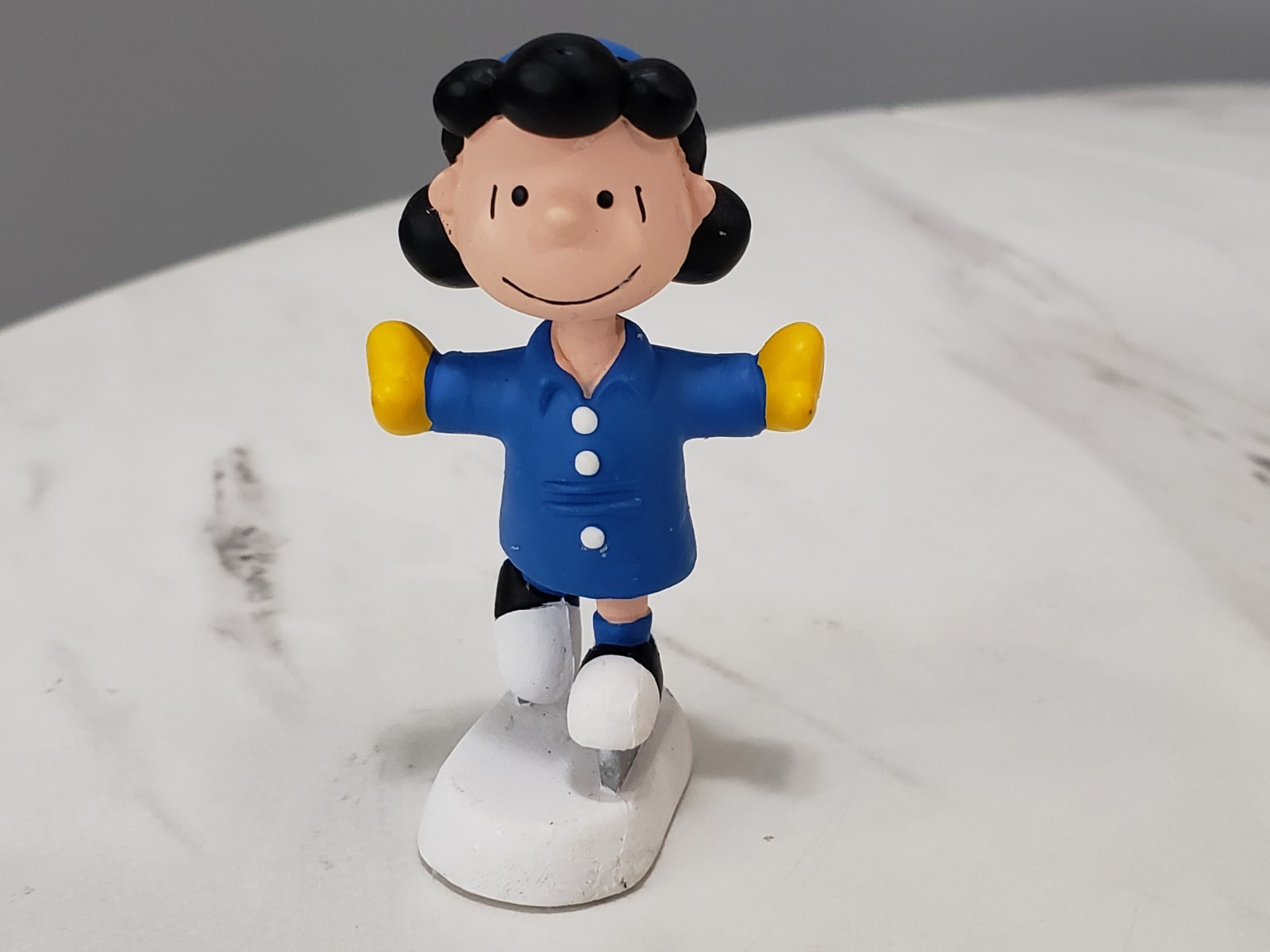 2004 Department 56 Peanuts on Ice Rink 5659093 REPLACEMENT FIGURE Lucy