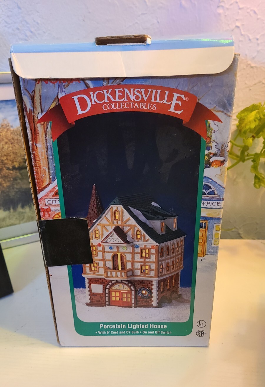 Lighted 3-Story House “GND” 7 5/8″H 5″W 6″D Detailed HP PORCELAIN 1998 NOMA