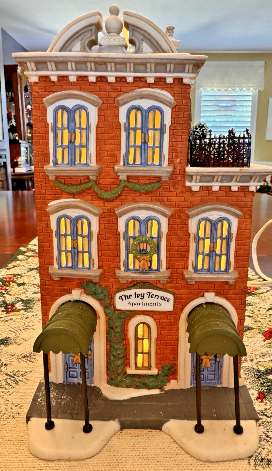 Department 56 Christmas In The City, Ivy Terrace Apartments 5887-4