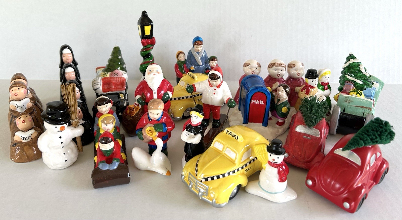 Dept 56 Snow Village Christmas Village Accessories Lot 20 Pieces People & Cars