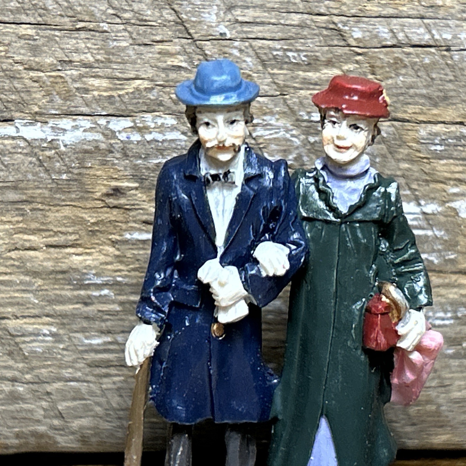 Grandeur Noel 2001 Victorian Christmas Train Village Older Couple Figure
