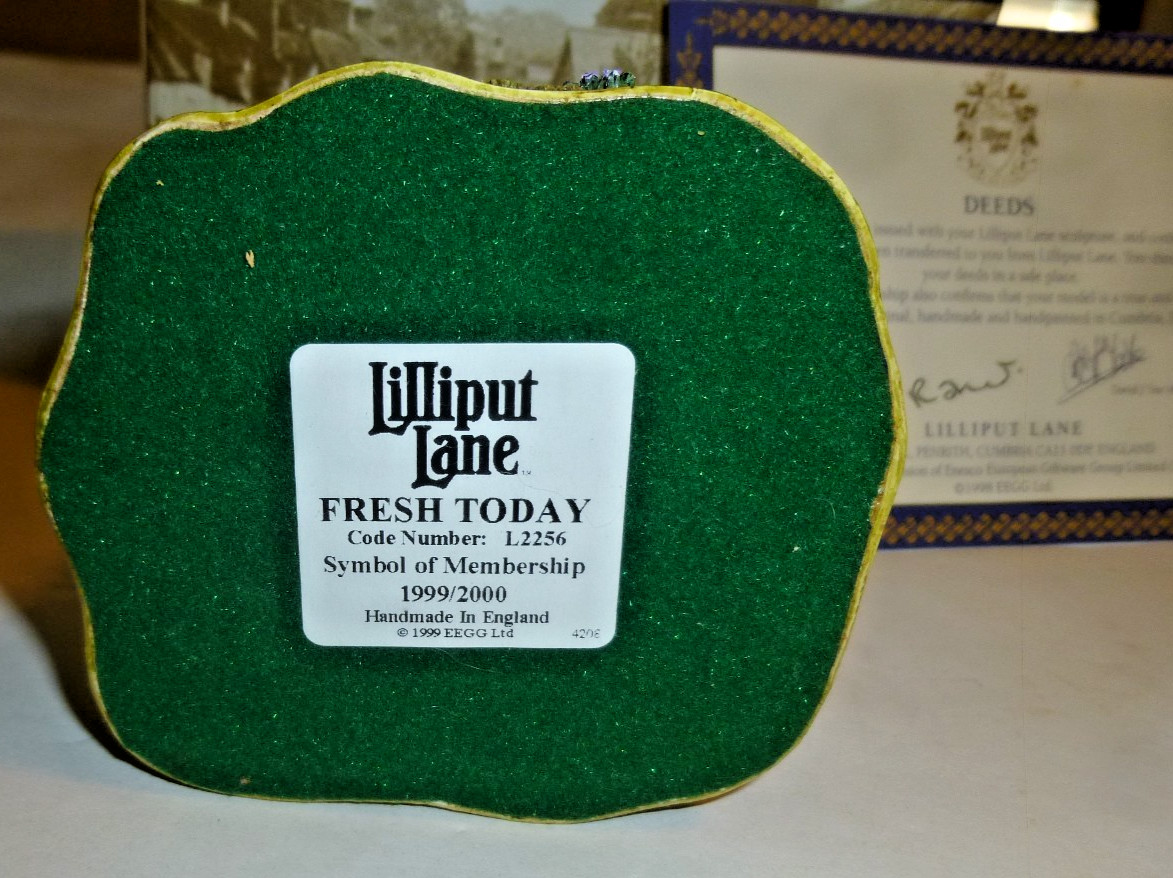 Lilliput Lane “Fresh Today”, 1999/2000 Collectors Club With Box and DEED