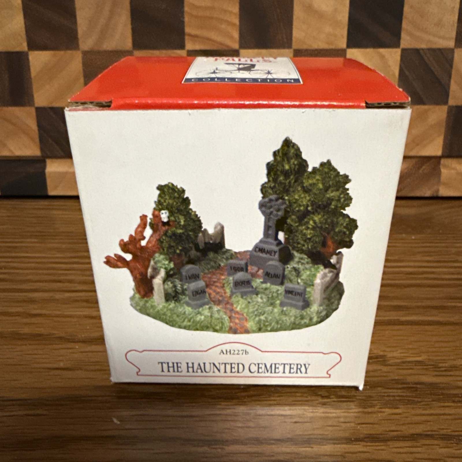 Liberty Falls AMERICANA The Haunted Cemetery 2001 AH227b