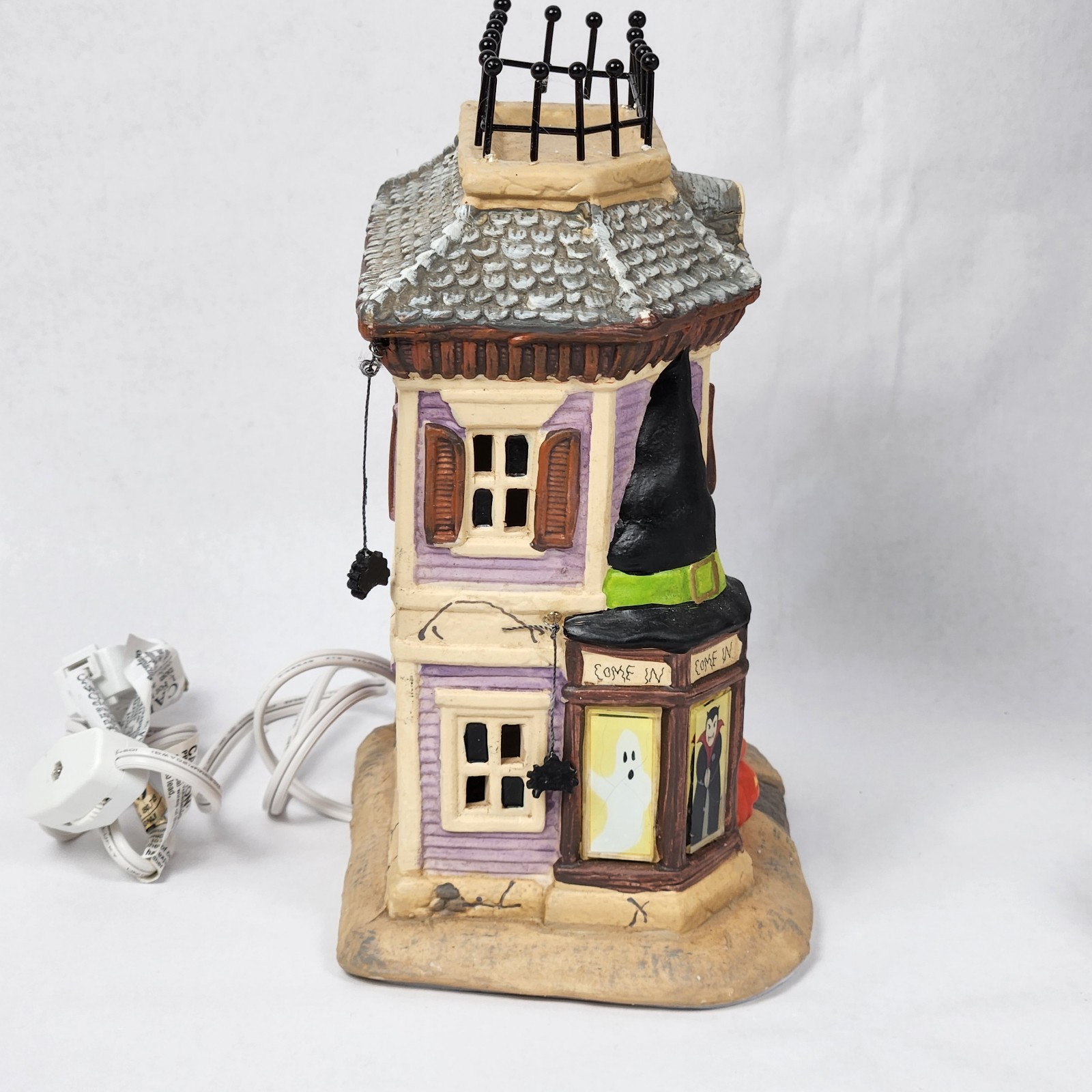 Holiday Inspirations Casper’s Costume Shoppe Lighted House Susan Winget 2013