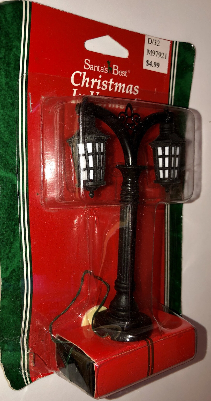 1995 Santa’s best Christmas in Vermont battery operated Double light lamp post
