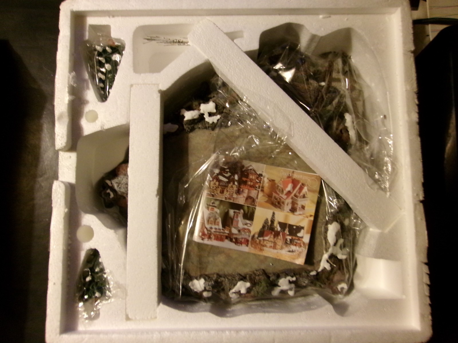 DEPT 56 CRAGGY CLIFF PLATFORM 52794 SNOW VILLAGE – RETIRED NEW IN BOX