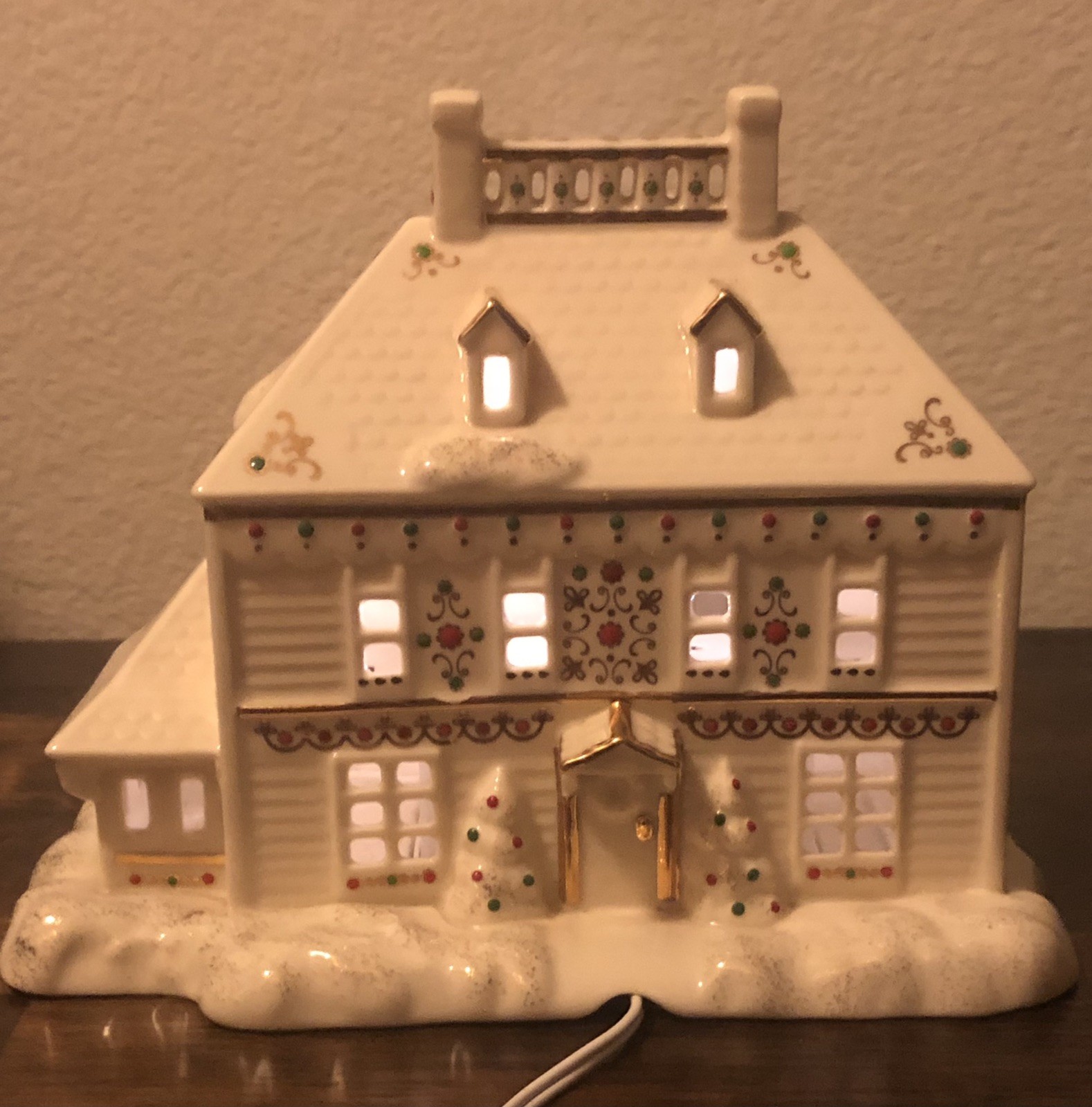 Lenox Mistletoe Park Pet Shoppe Village Treasures Collection Boxed 2008- Retired