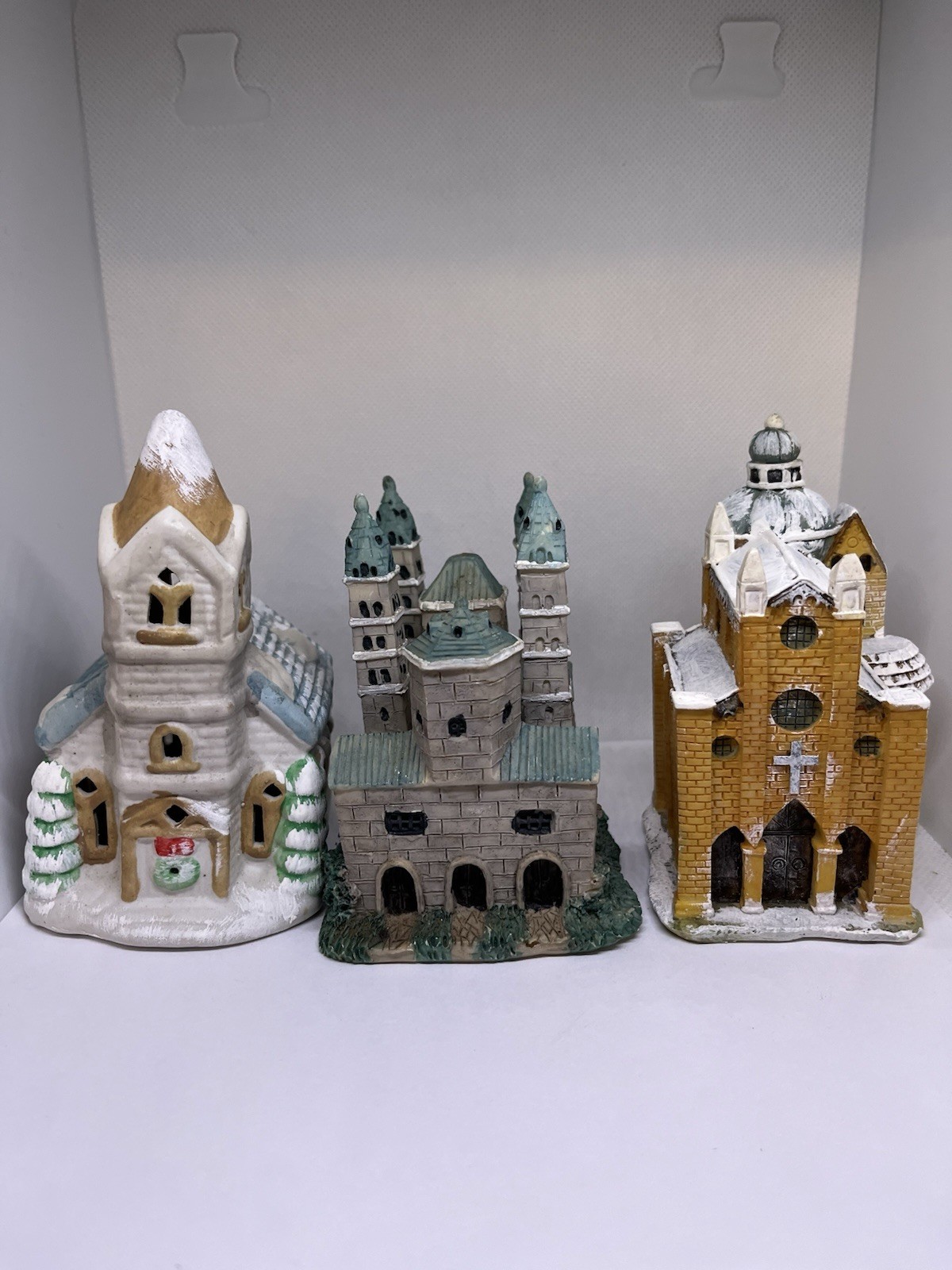 Christmas churches x 3 village display multicolor dimentions in photo’s vguc