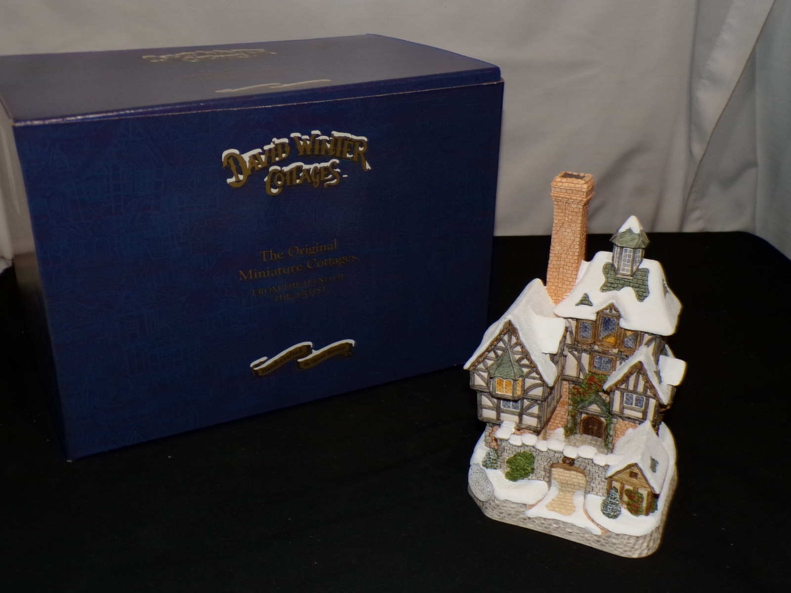 1993 Vintage David Winter Cottages The Scrooge Family Home Christmas bldg