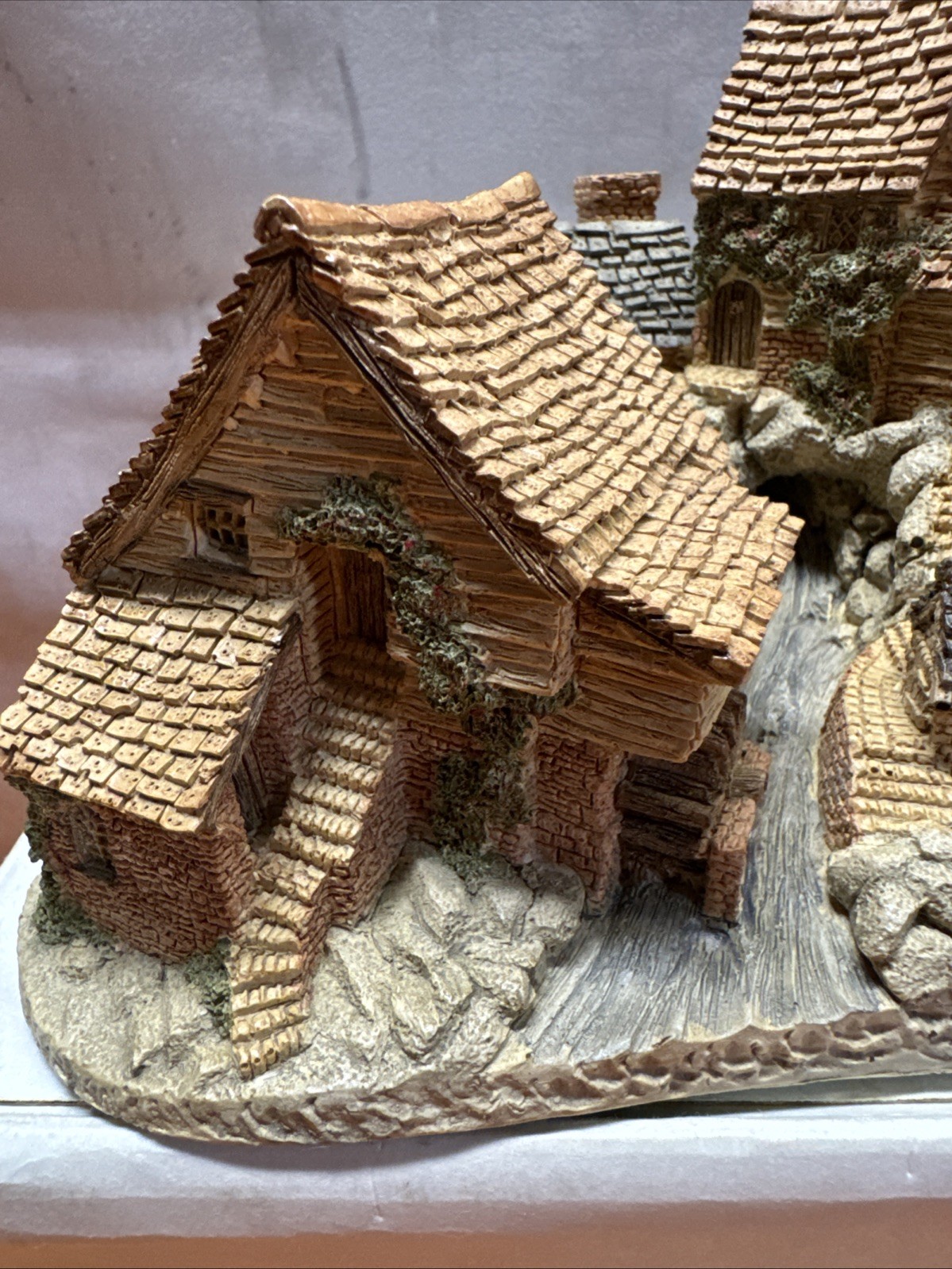 12-4 Vintage 1982 David Winter Cottages Brookside Hamlet Hand Painted Village