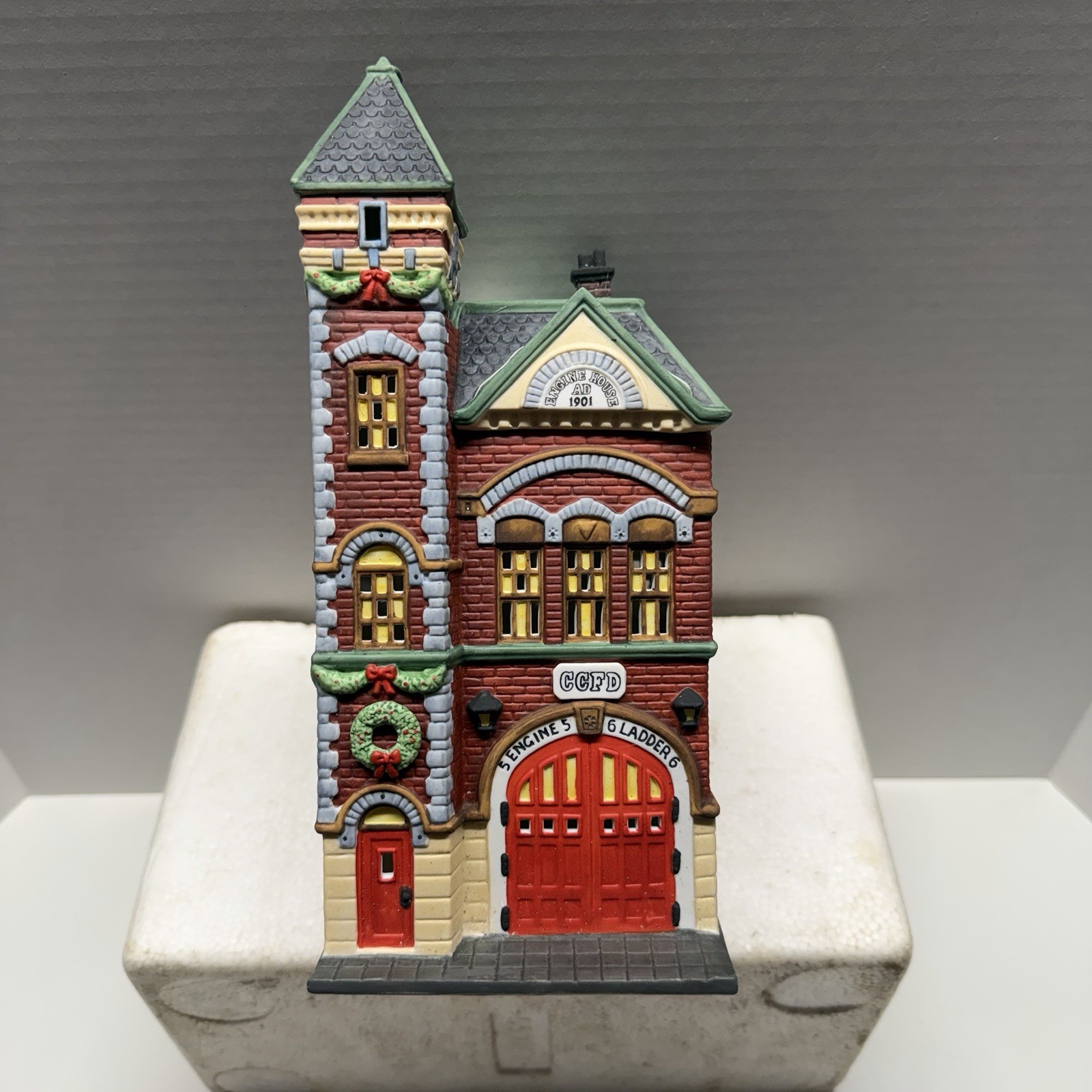 Department 56 Christmas In The City Red Brick Fire Station #5536-0 Retired