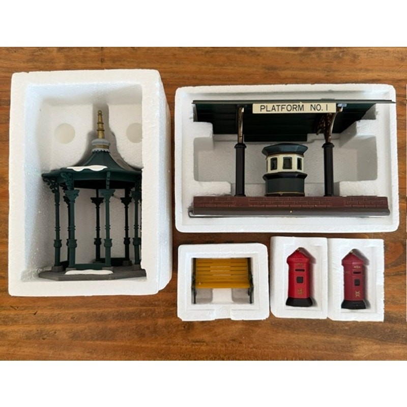 Department 56 Mix Lot #12 Victoria Station Train Platform, Square Gazebo +