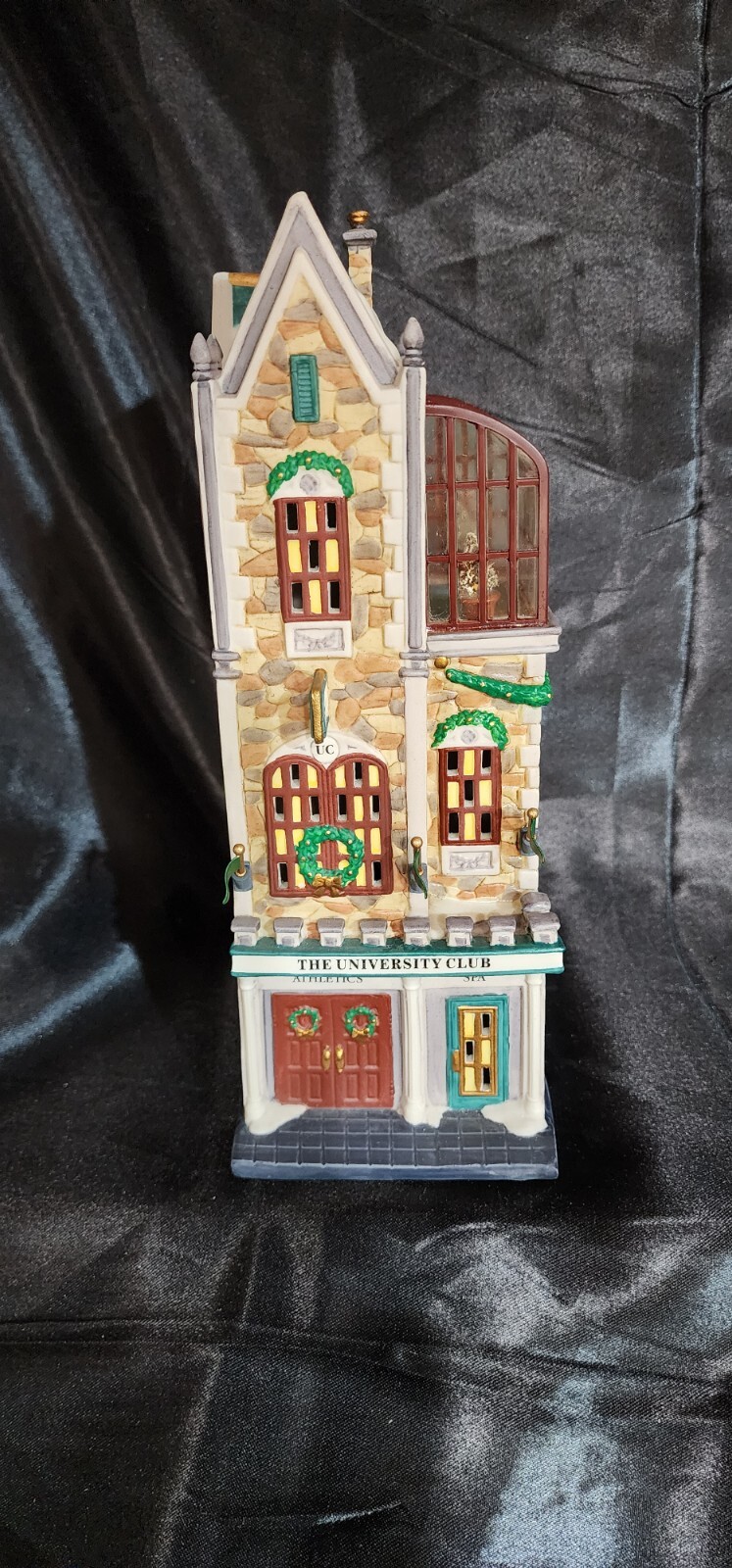 Dept 56 Christmas in the City “University Club” #58945 Item#309