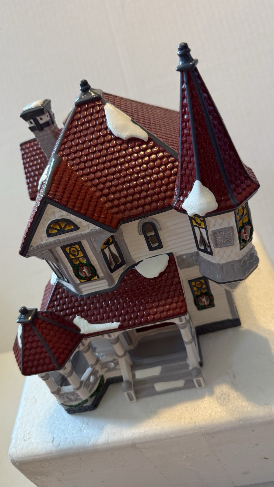 Dept 56 Snow Village Queen Anne Victorian 51578 w/ Box – Water Stained Sleeve