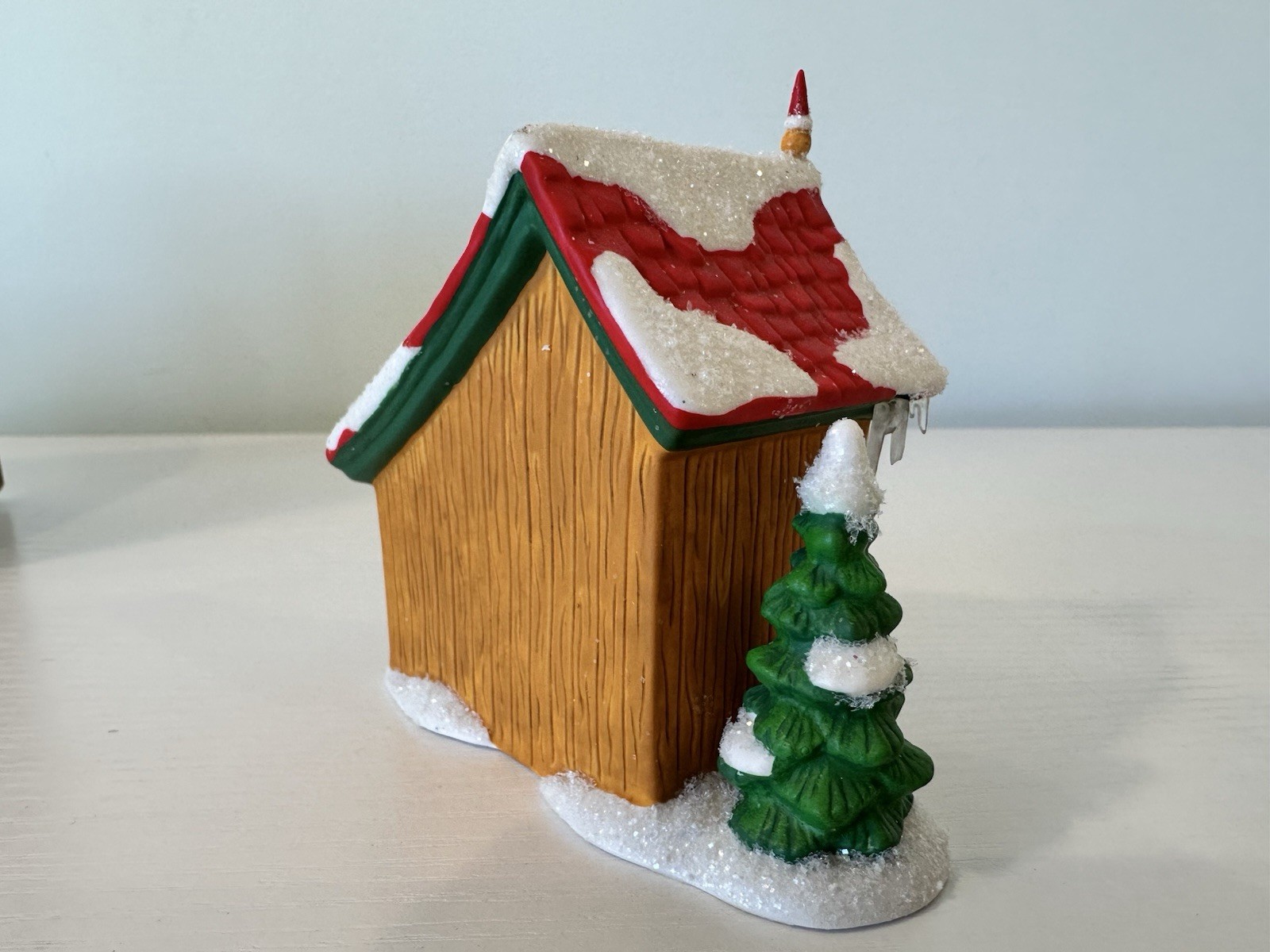 Department 56 North Pole Series – Up North Outhouse #800009