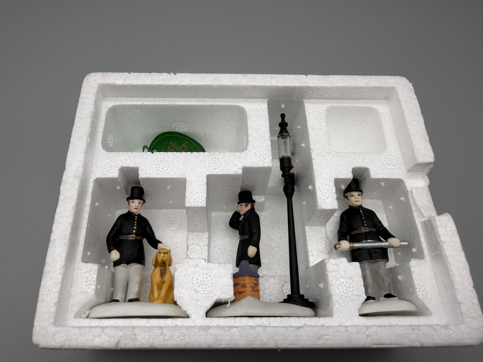 Vintage Dept 56 Heritage Village Constables 3 Porcelain Figurines & Lampppost