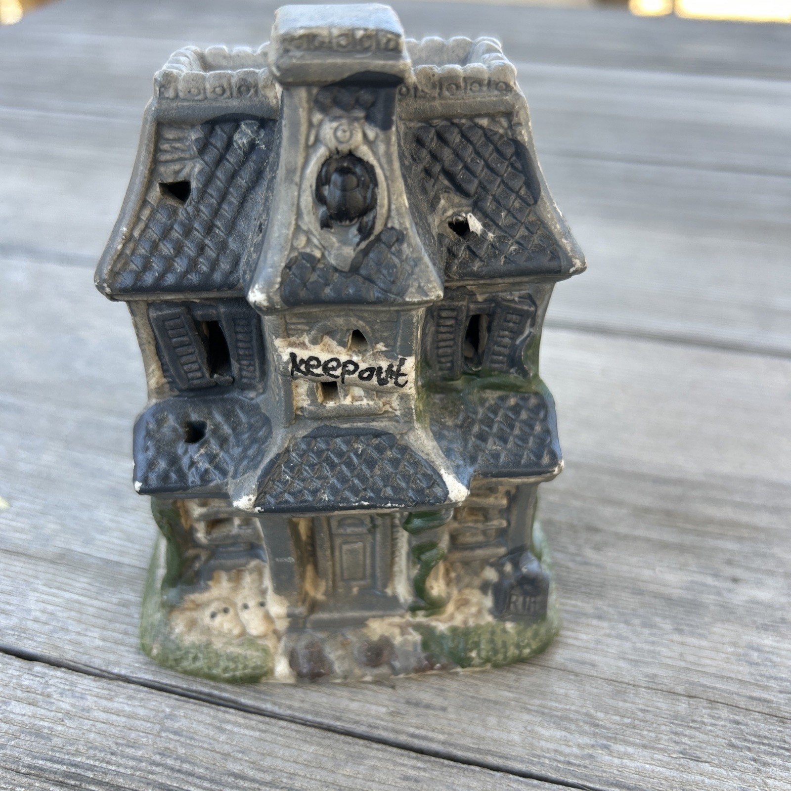 Ceramic Haunted House Figurine 4.5″ Small Will Light Up But Needs Cord/Bulb