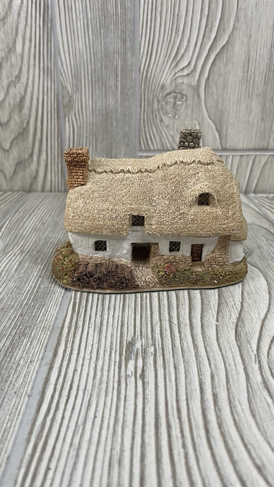 Lilliput Lane “Ostlers Keep” Miniature Thatched Cottage England Miniature w/ Box