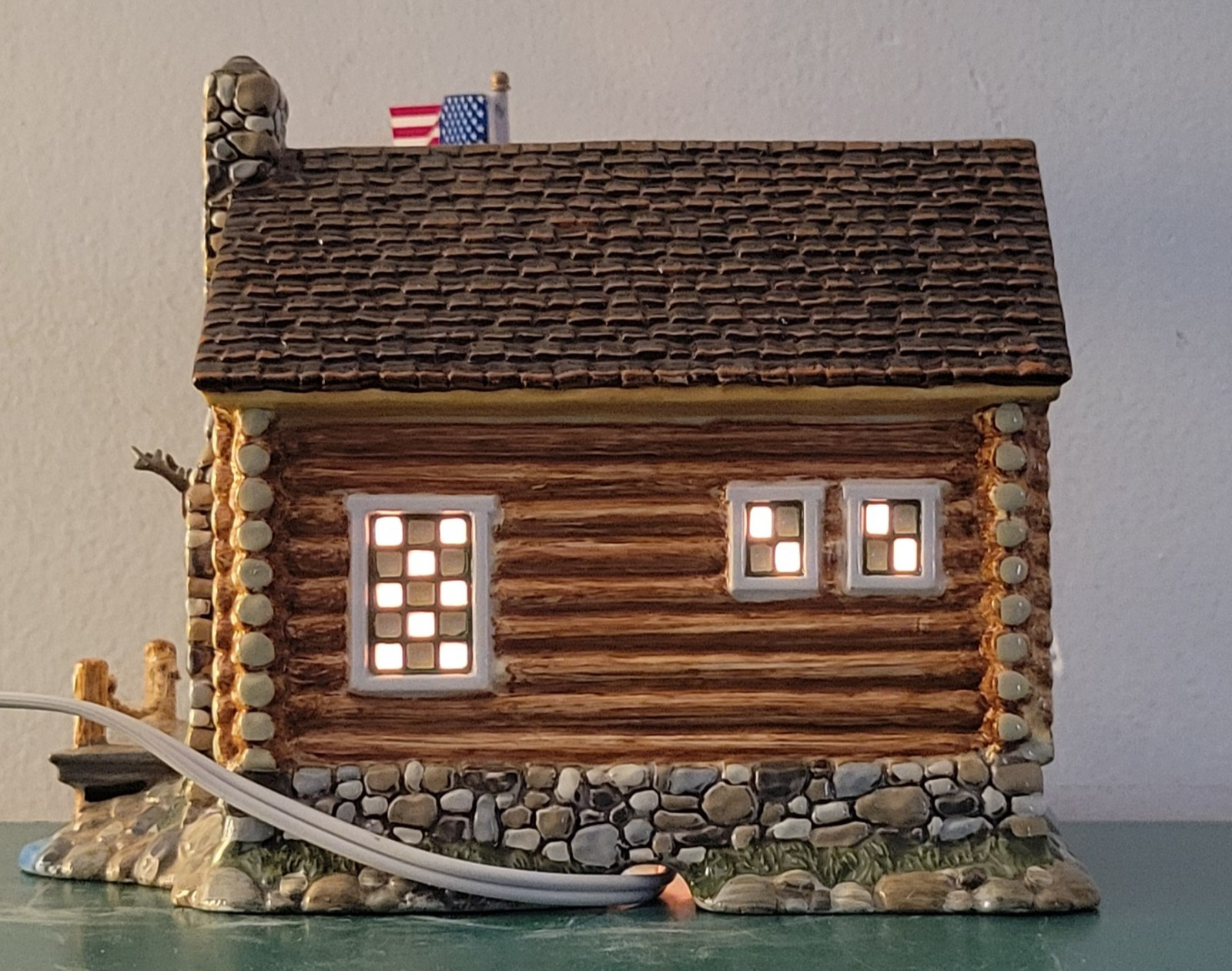 Dept 56 #56.55369 Grandpa’s Cabin 2004 retired 2006