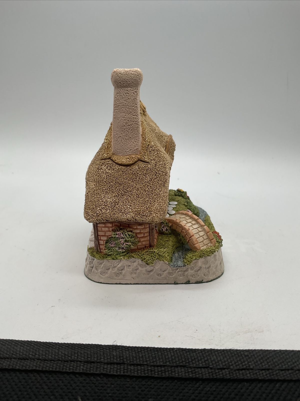 Crystal Cottage – 1993 David Winter – Includes Box & COA