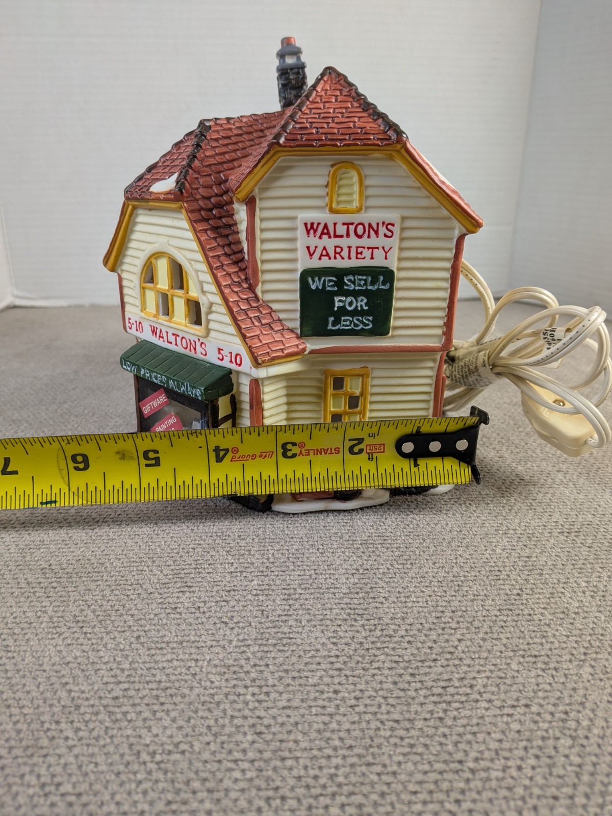 Christmas Holiday Time Walton’s 5-10 Variety Store Lighted Village Store P0369