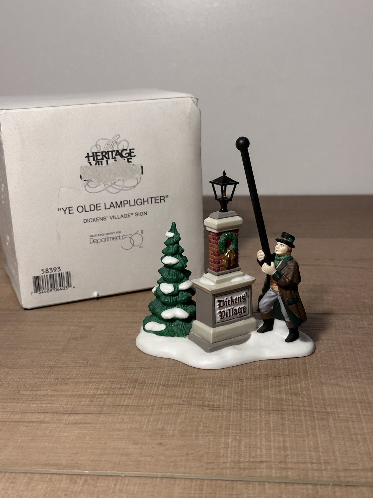 Department 56 Heritage Dickens Village Sign Ye Olde Lamplighter w/Box