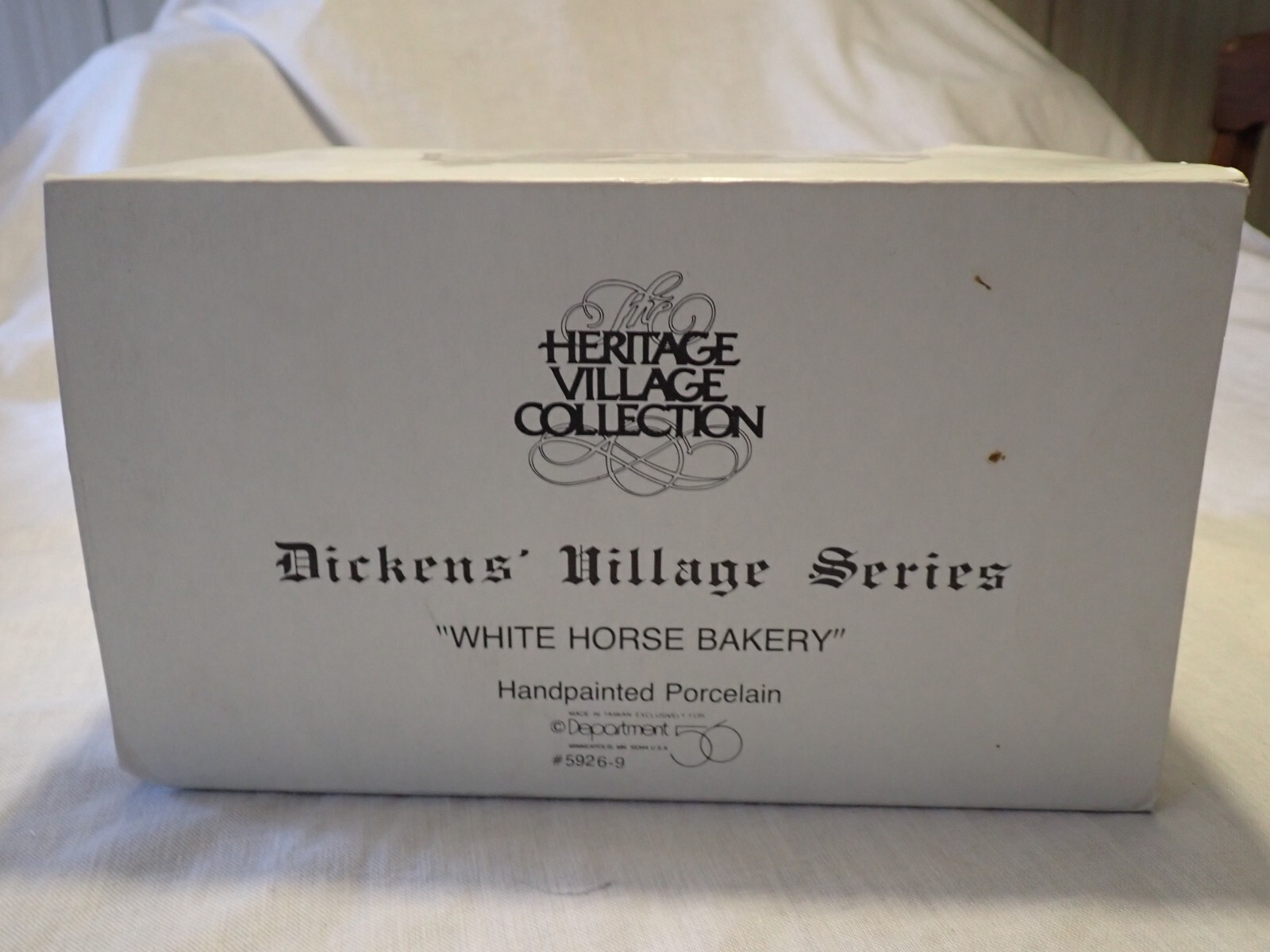 Department 56 Heritage Dickens Village White Horse Bakery #5926-9 in box