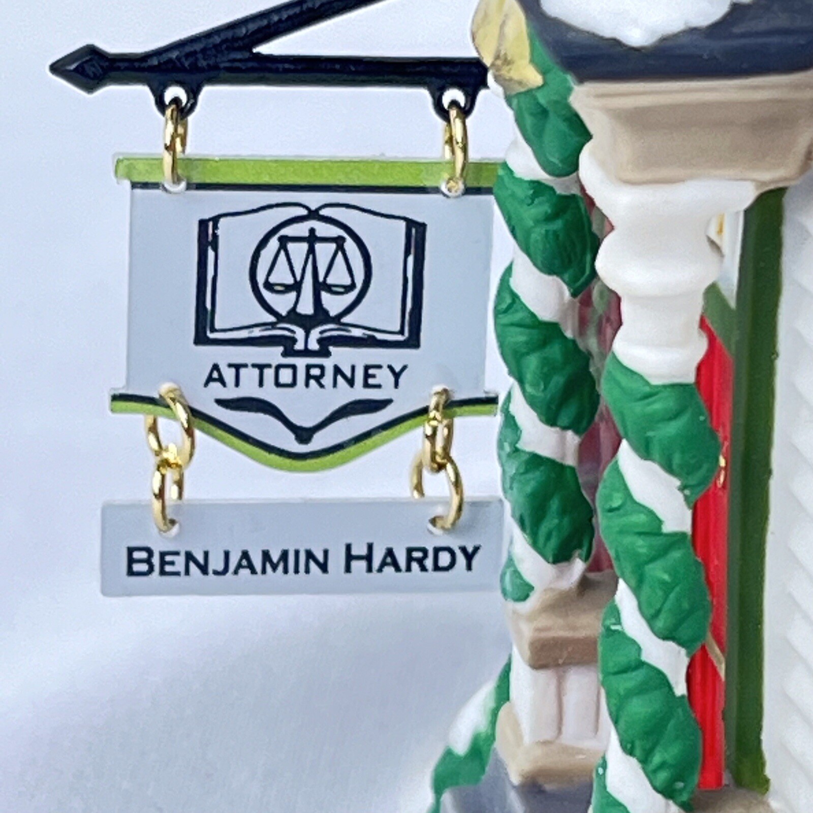 Dept 56 New England Village Series Hale & Hardy House with Signs 1999 Retired