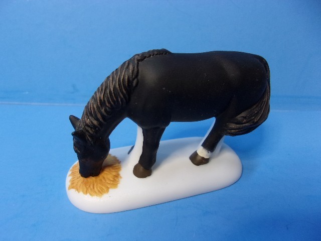 Dept 56 Christmas Village Farm Animal Black Horse Eating Hay 56588 Replacement
