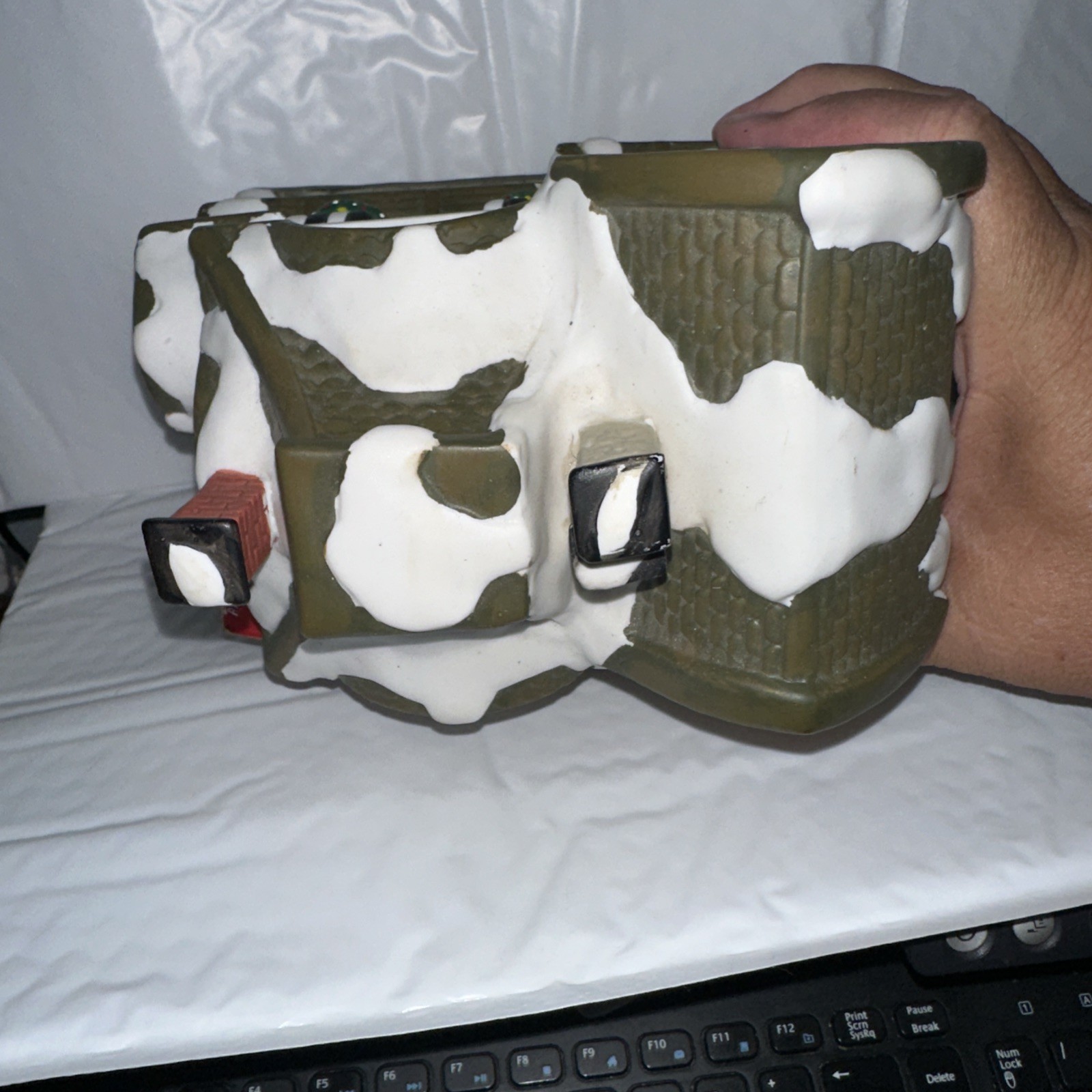 Dept. 56 Vintage Tea Room ’99 Grandeur Noel 6″x8″x9″. No Box