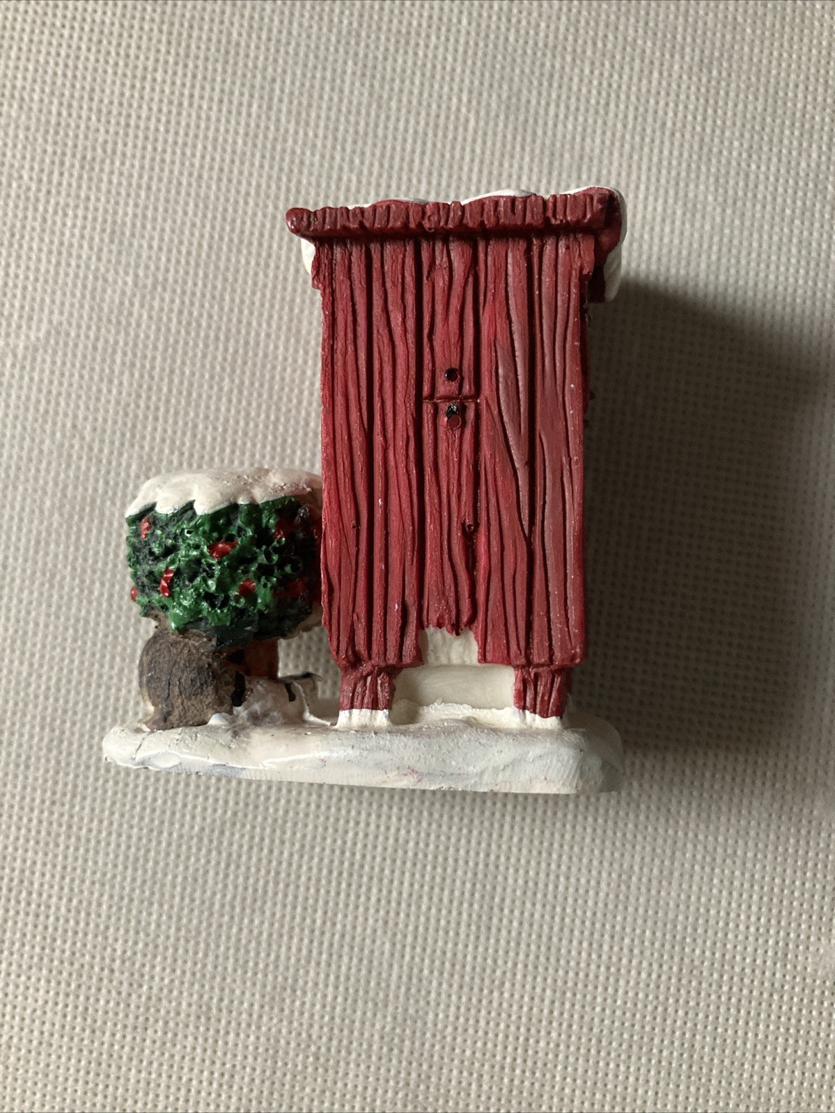 Lemax Christmas Village Accessory Outhouse with Raccoon Figure #64481 2 3/4″