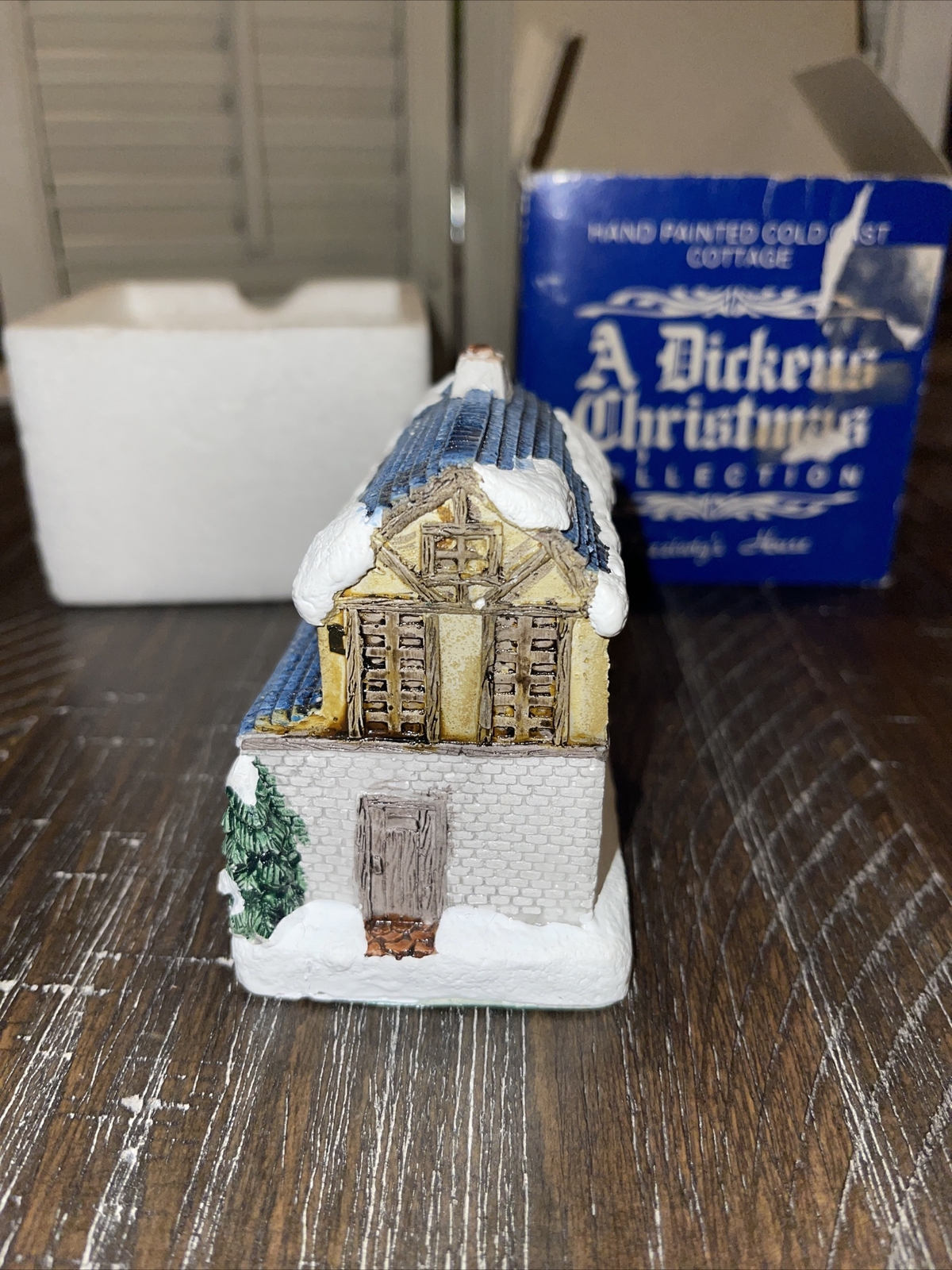 A Dickens Christmas Collection Fezziwigs Hous Cold Cast 1990 RSVP ~3.75″ Village