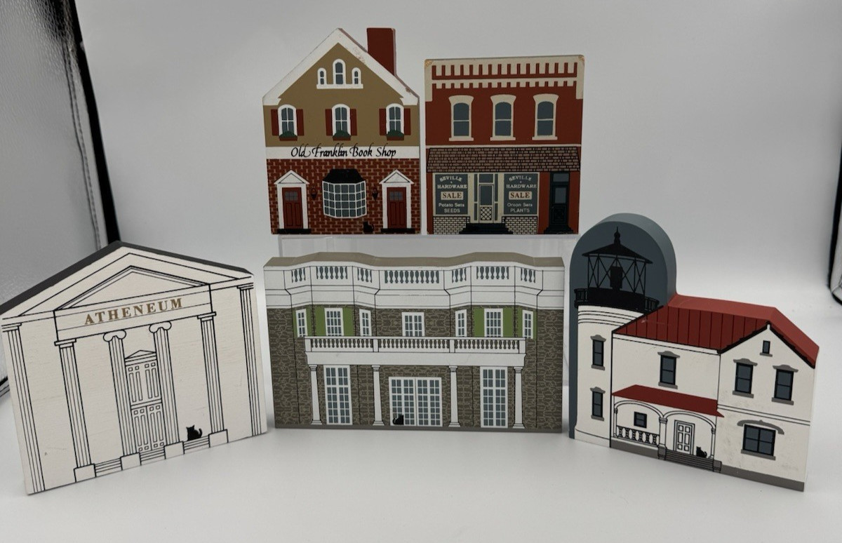 Cats Meow Village Lot 5 Wood Shelf Sitters Lighthouse Athenaeum Hyde Park LOT