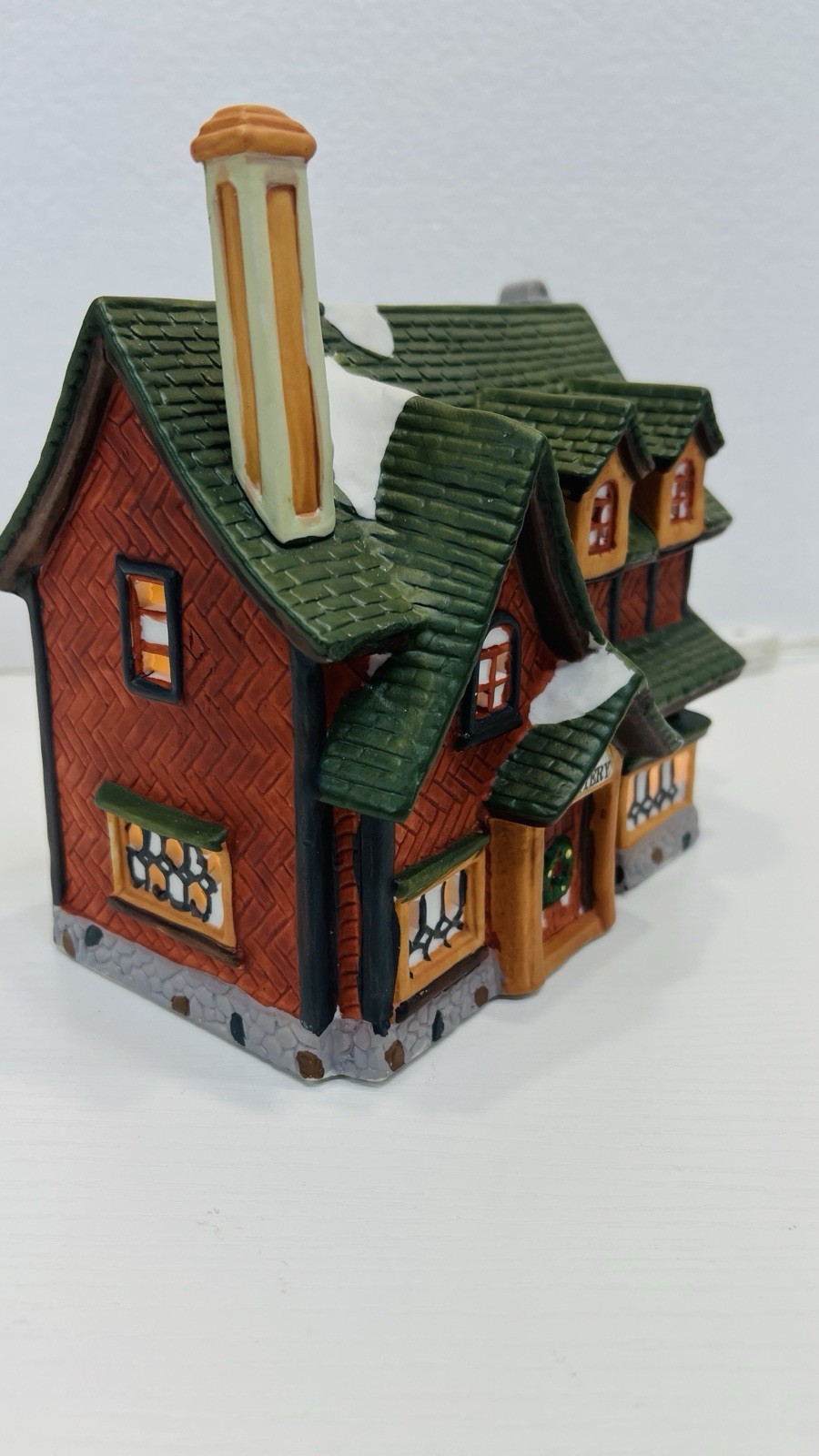 Dickens Keepsake “ Pottery” Porcelain Lighted House Heartland Valley Excellent