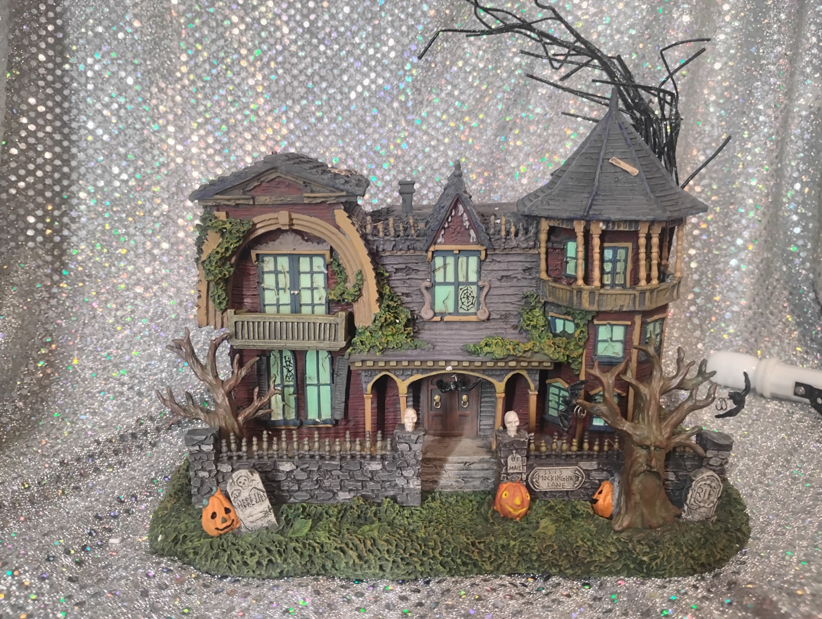 Hawthorne Village Munsters Halloween Village 1313 Mockingbird Lane 2004