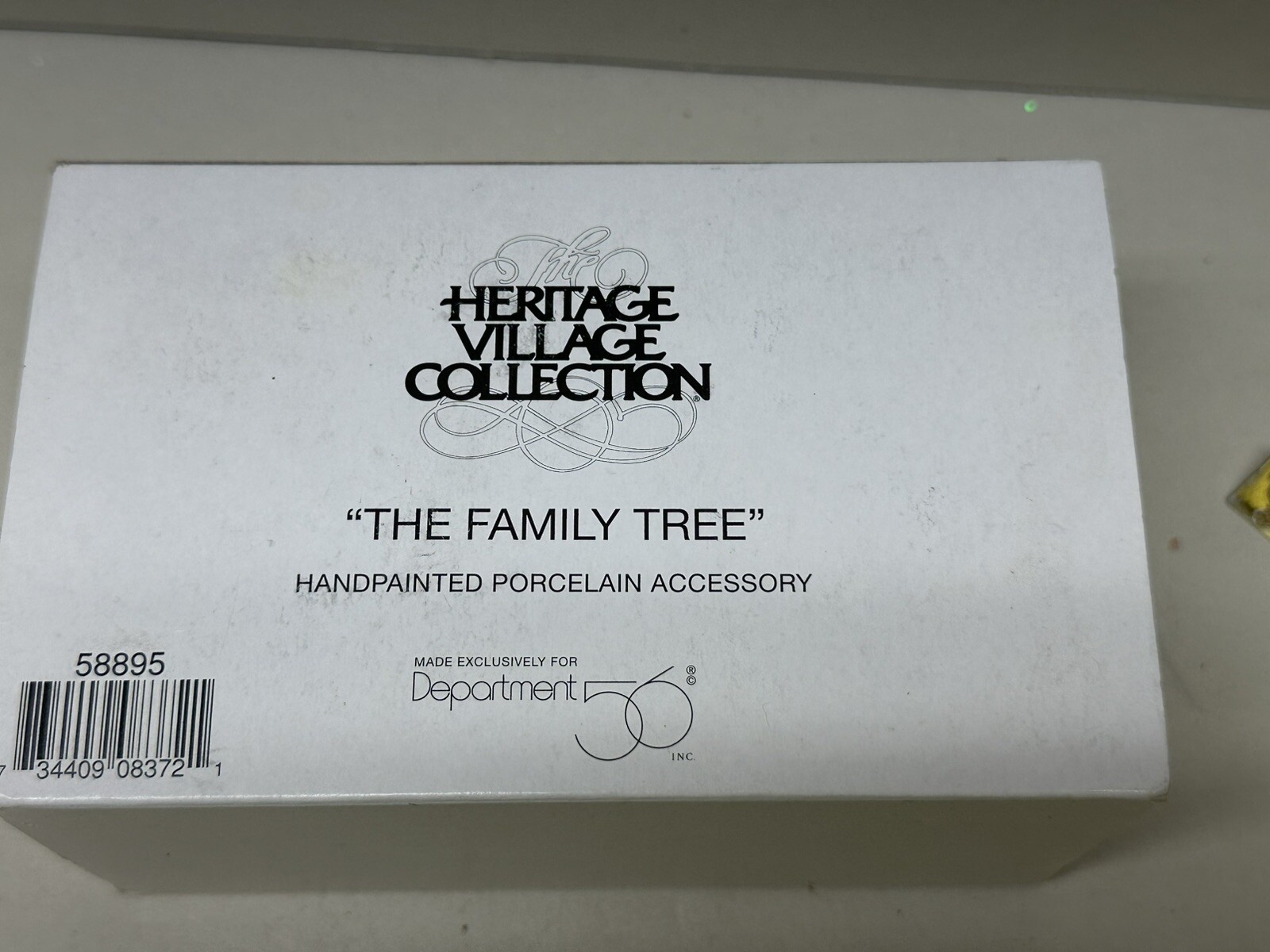 Department 56 Heritage Christmas Village Collection – The Family Tree – #58895