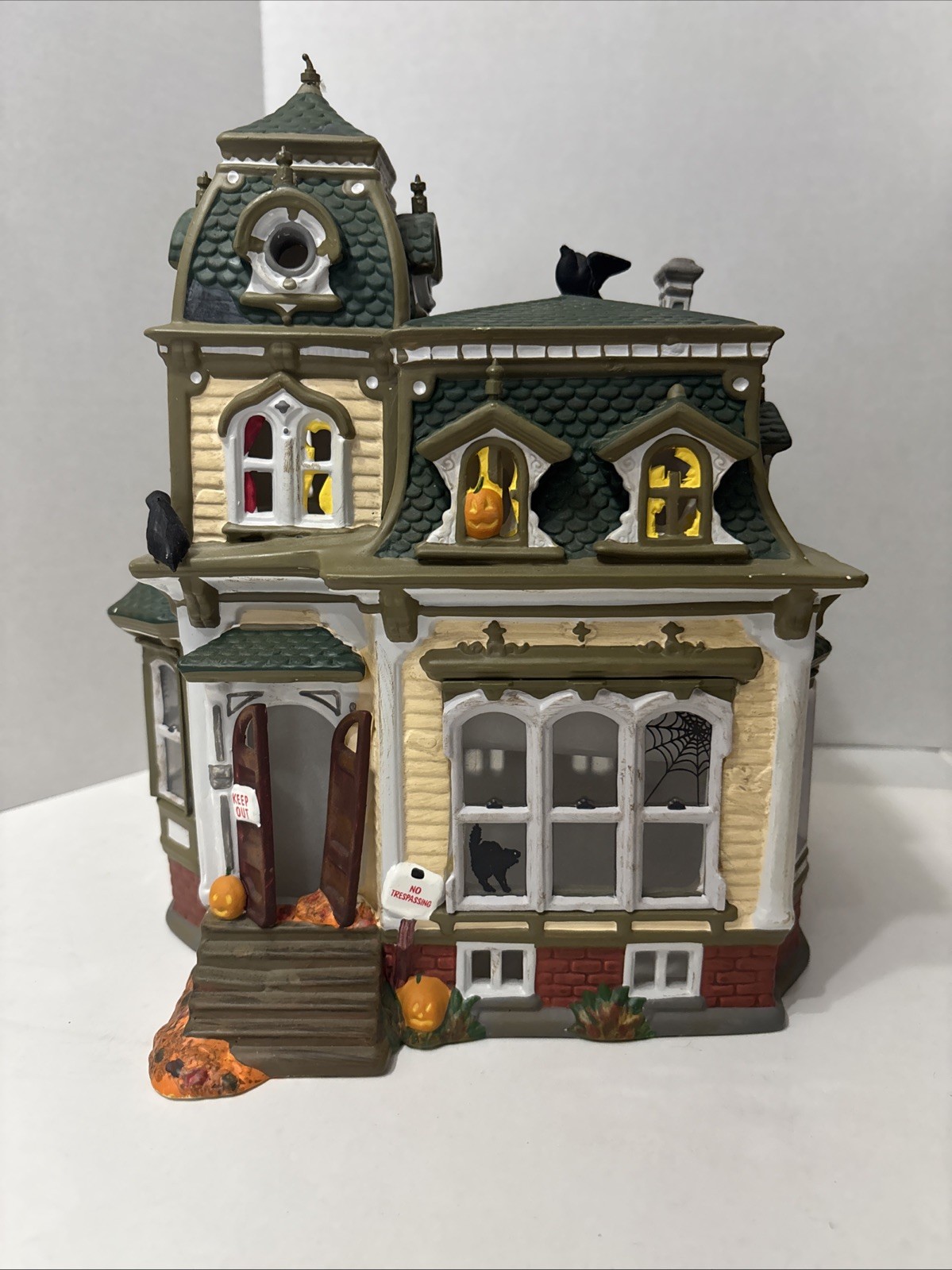 1998 Snow Village Haunted Mansion Projection No Light Works See Pictures Read