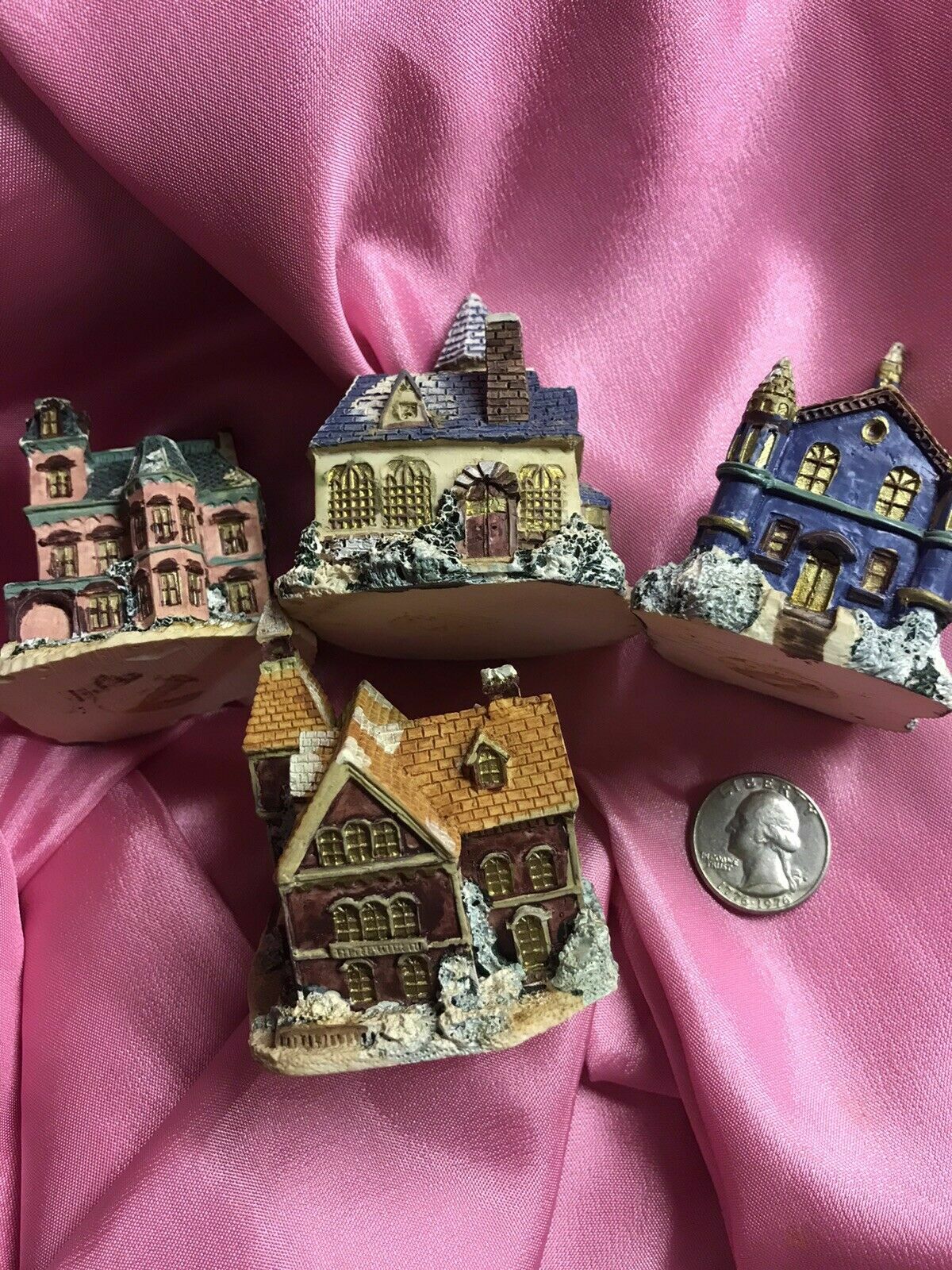 No Markings.  4 Buildings.  Mfg Unknown.  Excellent.