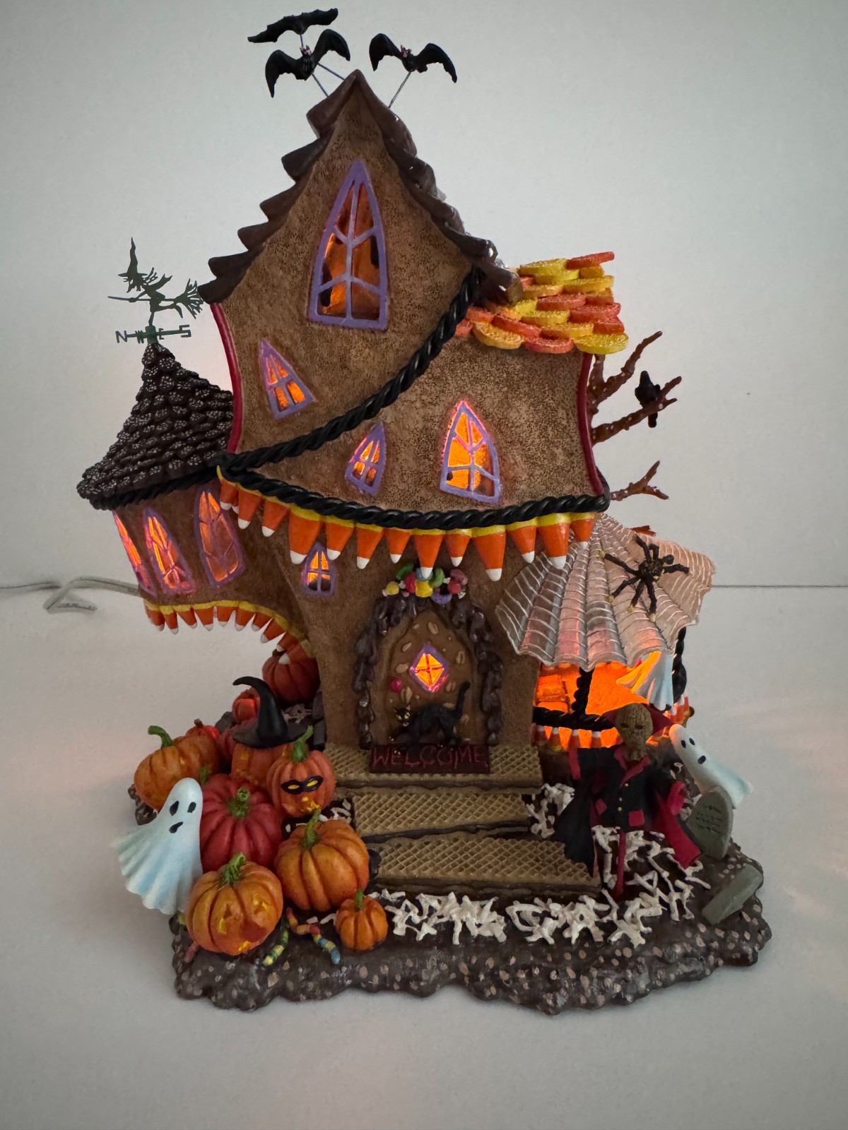 Danbury Mint Halloween Haunted Gingerbread House Lighted Village Display 8.5″