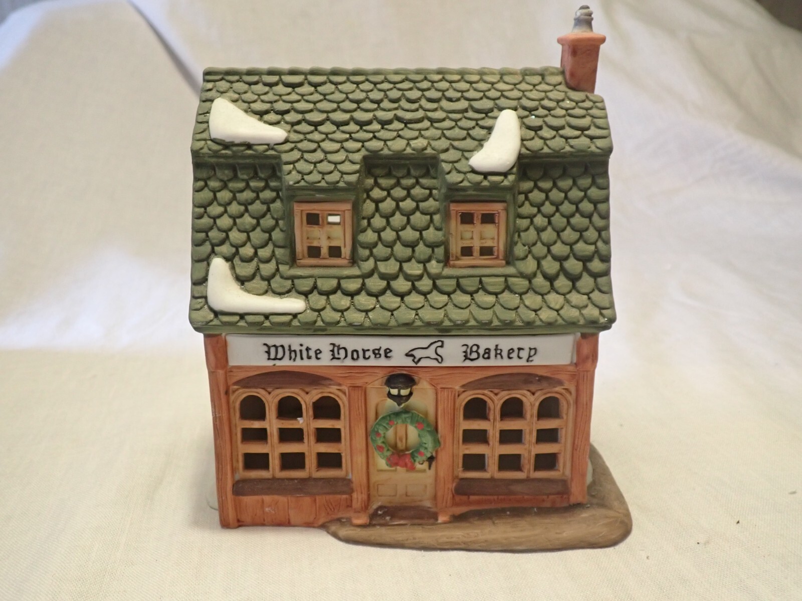 Department 56 Heritage Dickens Village White Horse Bakery #5926-9 in box