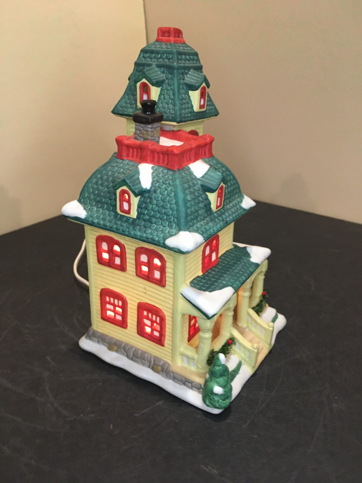 **Vintage SEASONAL SPECIALTIES LIGHTED CHRISTMAS VILLAGE LEMON VICTORIAN HOUSE