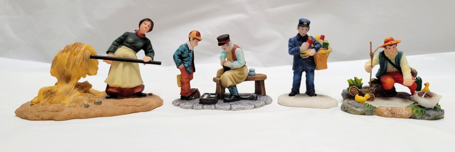 O’Well Brand Lot of 4 Ceramic Porcelain Hand Painted Christmas Village Figurines
