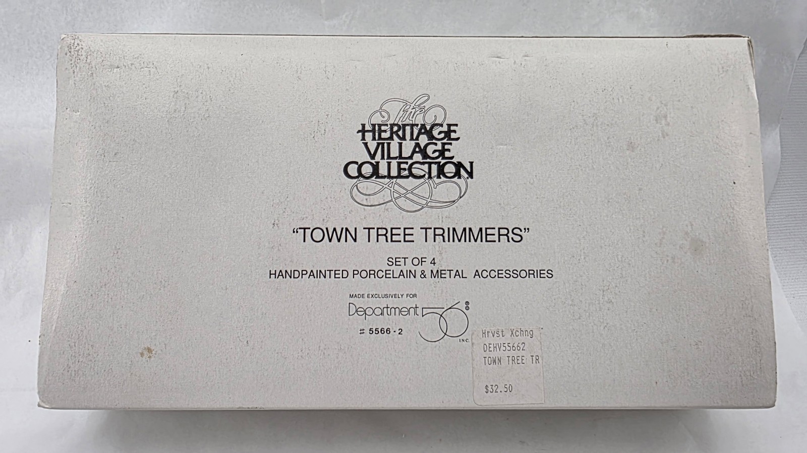 Dept 56 Town Tree Trimmers Heritage Village Accessory 5566-2 Set of 4