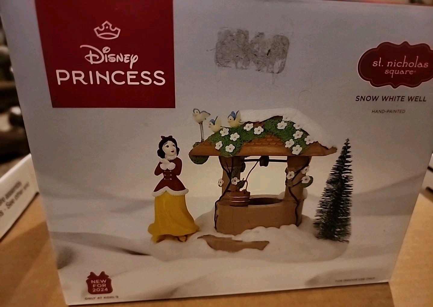 St. Nicholas Square Village Disney Princess Snow White Well Hand-Painted NIB